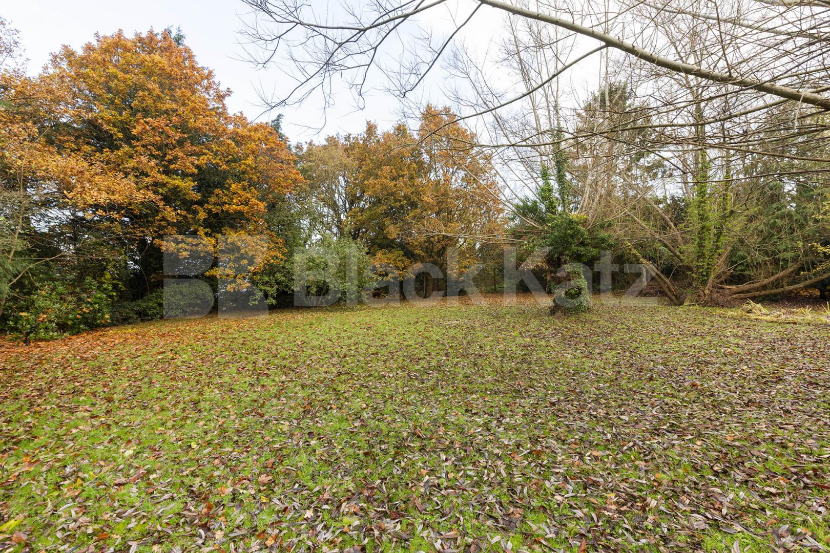 A elegant and historic 16th century detached house on an exclusive street   Totteridge Common, Highwood Hill